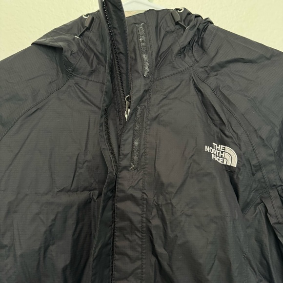 SOLD! The North Face Women's Black Venture Rain Jacket - Size S - Picture 4 of 6